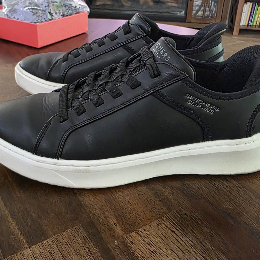 Size 10 men Skechers slip on. - Picture 3 of 6